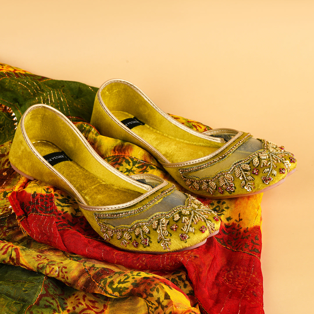 Roohi – Soft Malai Velvet Khusa with Elegant Handcrafted Detailing