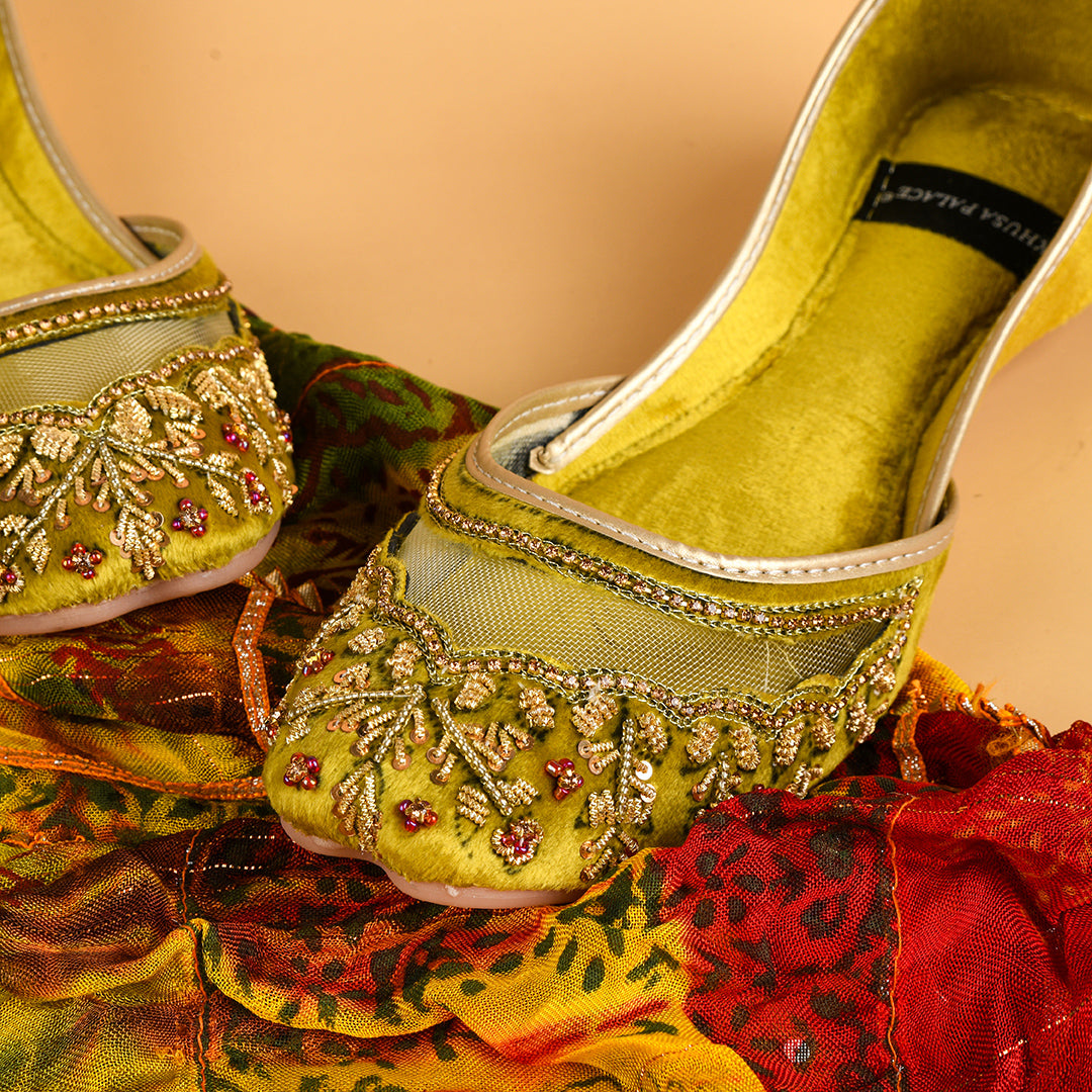 Roohi – Soft Malai Velvet Khusa with Elegant Handcrafted Detailing